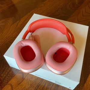 NWOT AirPods Max
